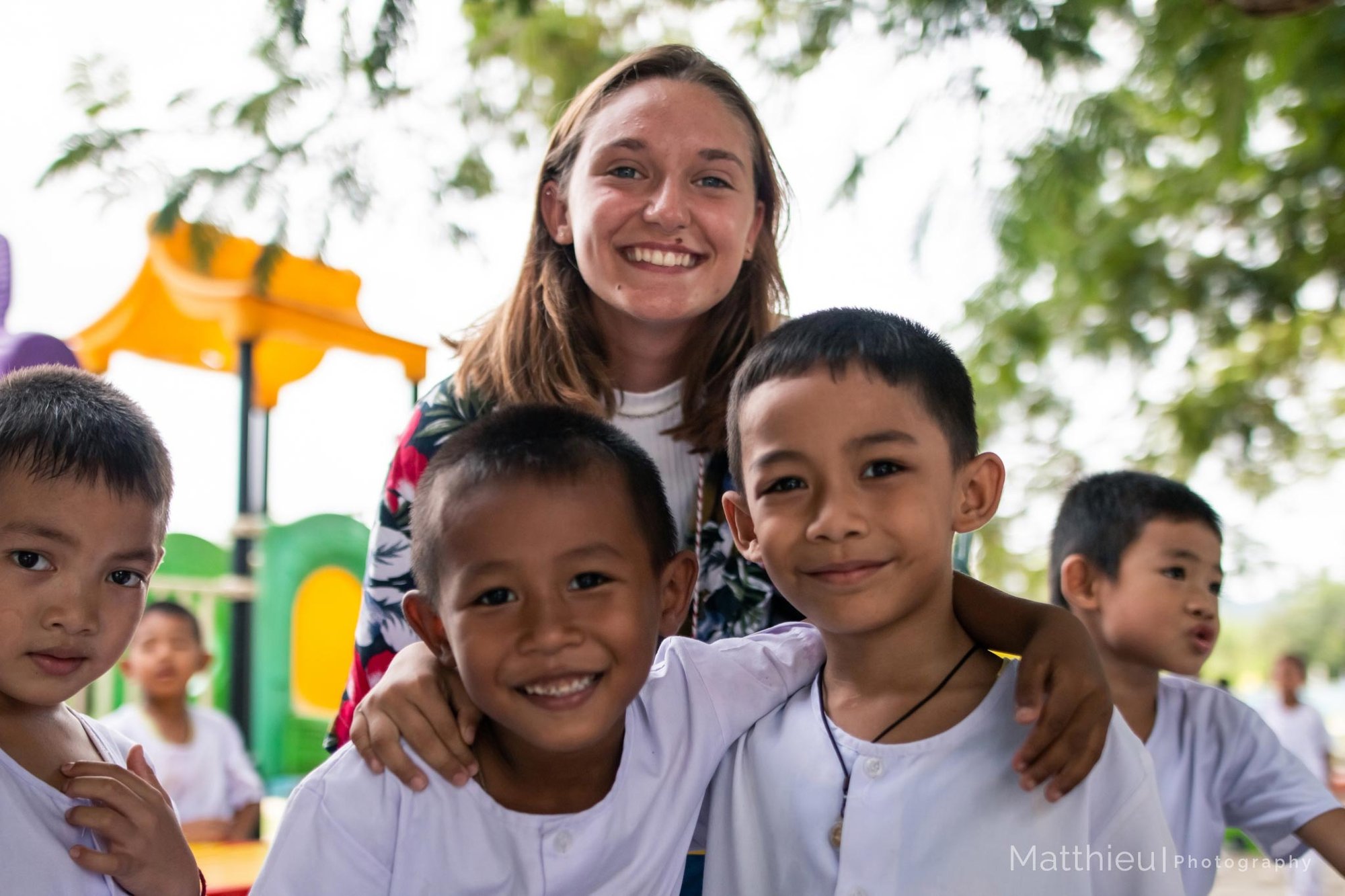 AIFS-Freiwilligenarbeit-thailand-child-care-kindergarten-personen-kinder-volunteer-spielen-spaß