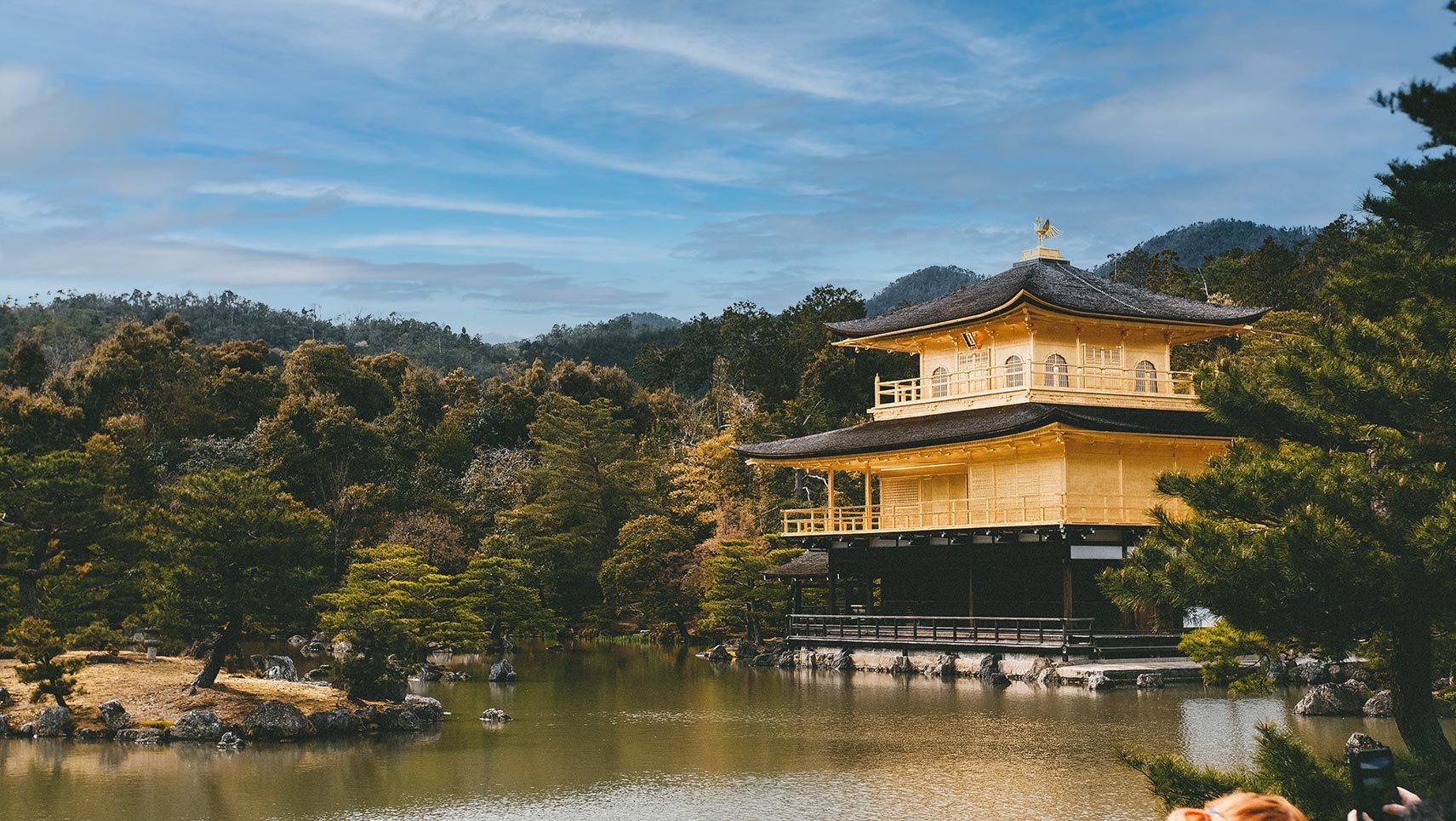 Ein japanischer Tempel am See in Japan während einem Work and Travel Aufenthalt mit AIFS
