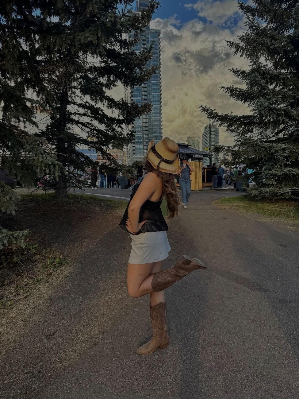 Ein AIFS Au Pair in Kanada mit Cowboy Stiefeln.