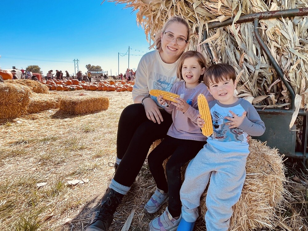 ugc-au-pair-usa-melaniew-farm-mais-kinder-person