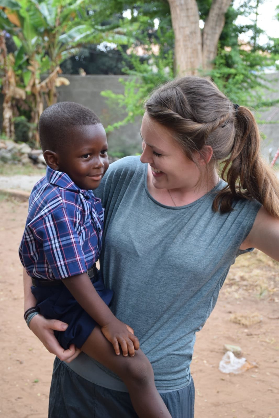 Volunteer bei der Freiwilligenarbeit in Ghana mit AIFS