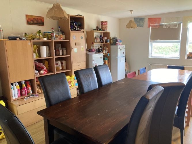 Essbereich in der Unterkunft beim Freiwilligenprojekt Eco-Village in Island mit AIFS