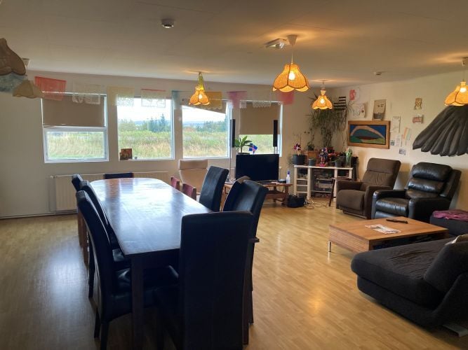 Wohnbereich in der Unterkunft beim Freiwilligenprojekt Eco-Village in Island mit AIFS