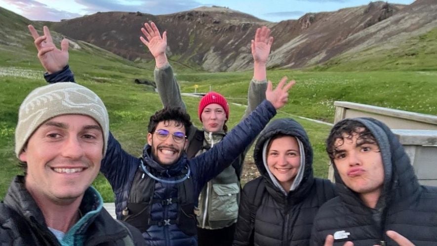 Volunteers beim Freiwilligenprojekt Eco-Village in Island mit AIFS