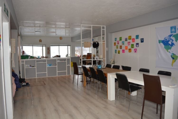 Der Essbereich in der Unterkunft beim Freiwilligenprojekt Forest and Beach in Island mit AIFS