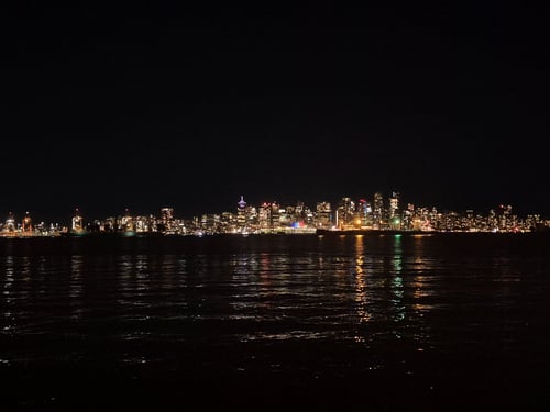 Skyline von Vancouver bei Nacht während des High School Aufenthaltes in Kanada mit AIFS