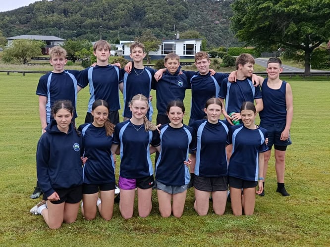 Ein Sportteam der Westland High School in Neuseeland