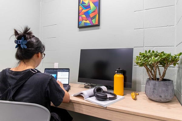 Die Unterkunft Park Towers bei der AIFS Sprachreise nach Neuseeland: Schreibtisch