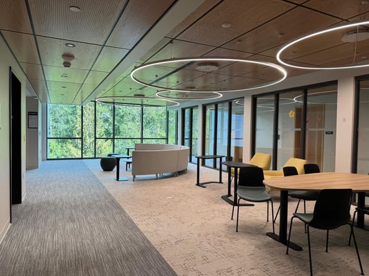 Foto eines Aufenthaltsbereiches der Capilano University in Vancouver, Kanada