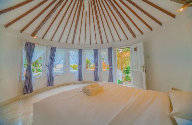 Doppelzimmer in der Unterkunft beim Surfcamp in Nusa Lembongan, Bali mit AIFS