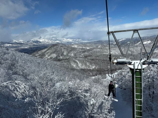 Japanische Berge beim AIFS Winter Work in Japan Programm