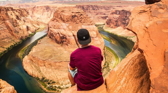 Spannende USA Canyon Abenteuer mit AIFS: Die atemberaubende Natur und aufregende Erlebnisse in unvergesslichen Touren einfangen.