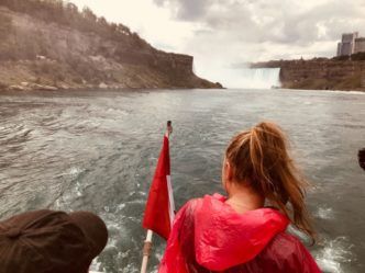 aifs-kanada-niagarafälle-person
