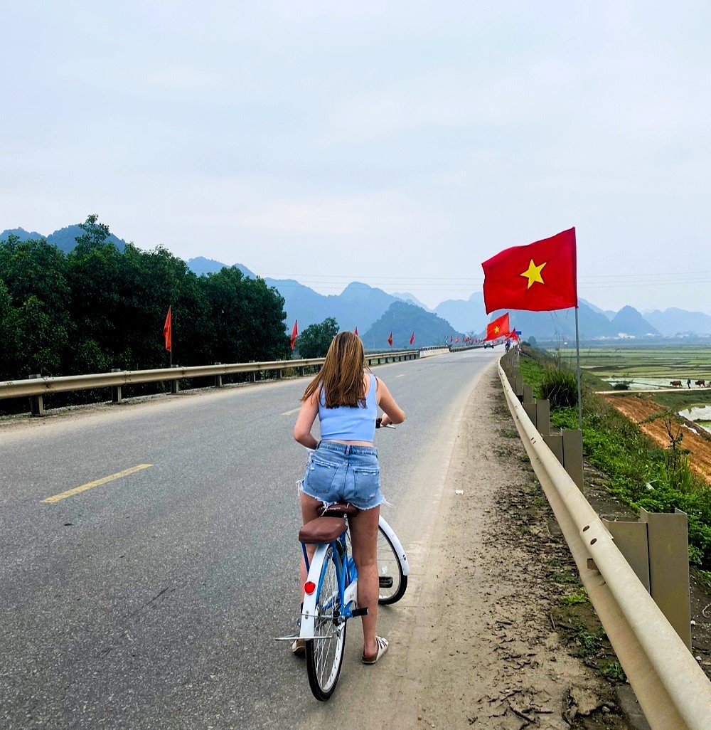 Person entdeckt Vietnam mit dem Fahrrad beim Adventure Trip mit AIFS