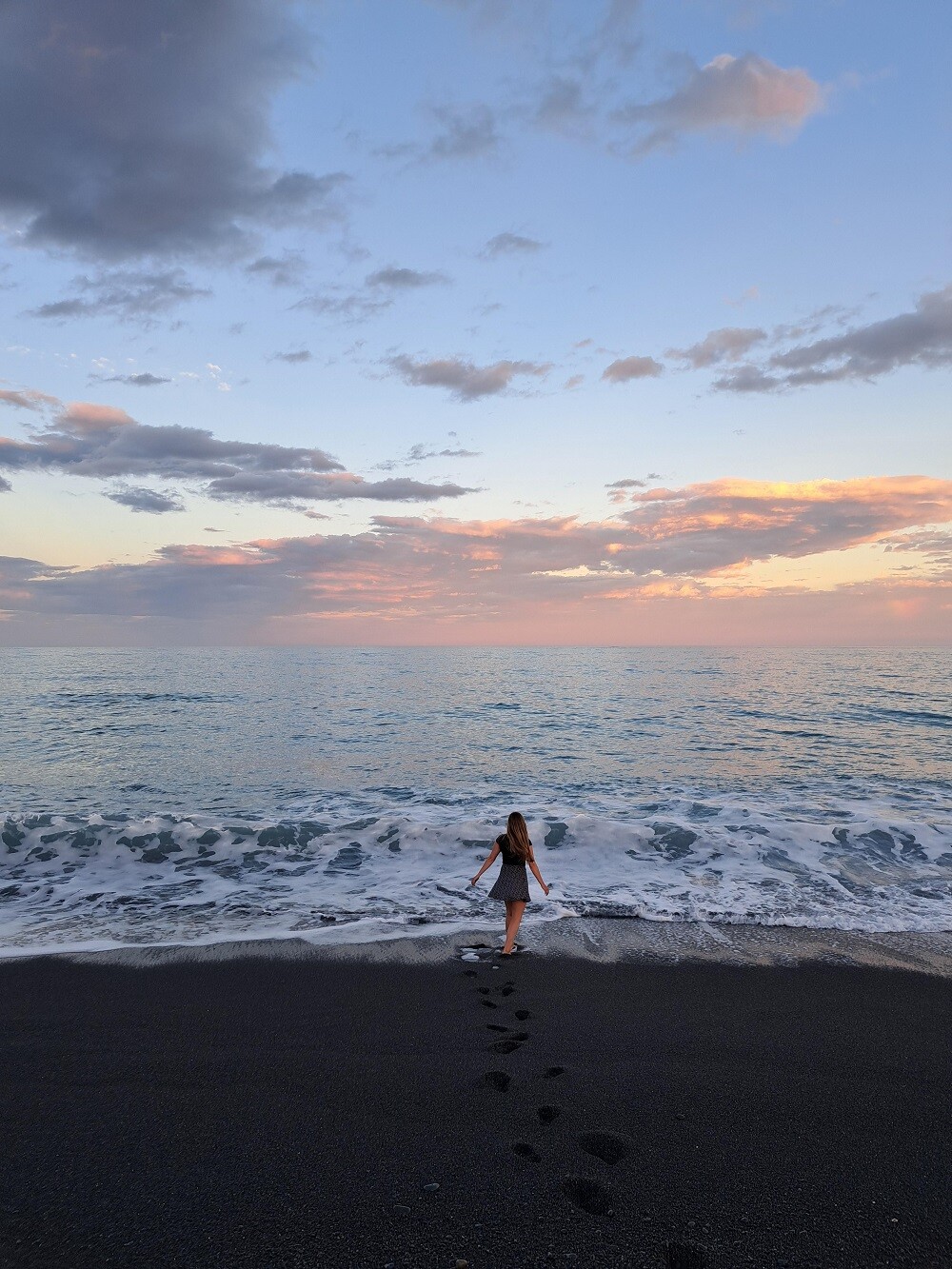 aifs-ugc-au-pair-neuseeland-person-strand-meer-astridb