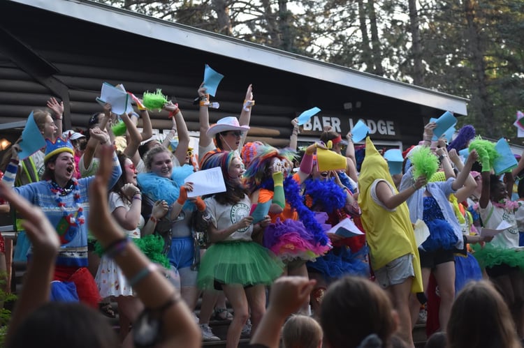 aifs-camp-america-verkleidung