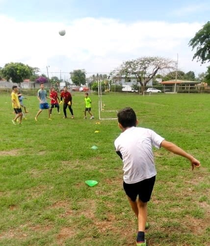 Fußball spielen beim Freiwilligenprojekt Sports Coaching in Costa Rica mit AIFS