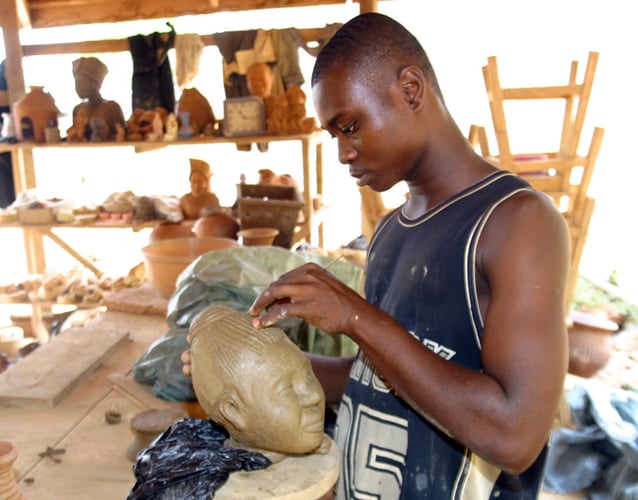 Künstler beim Art and Craft Freiwilligenprojekt in Ghana mit AIFS