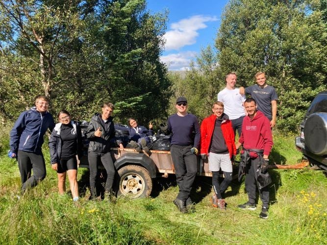 Gruppenfoto beim Freiwilligenprojekt Organic Farming in Island mit AIFS