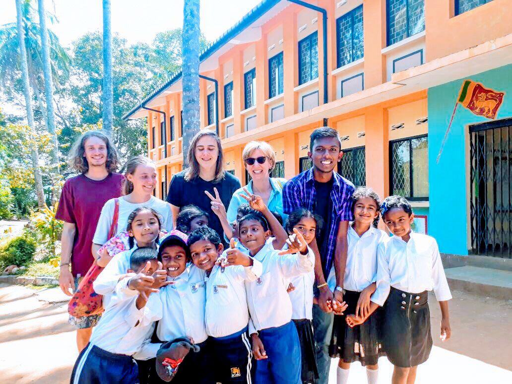 aifs-freiwilligenarbeit-sri-lanka-teaching-partnerfotos-personen-kinder-gruppenfoto