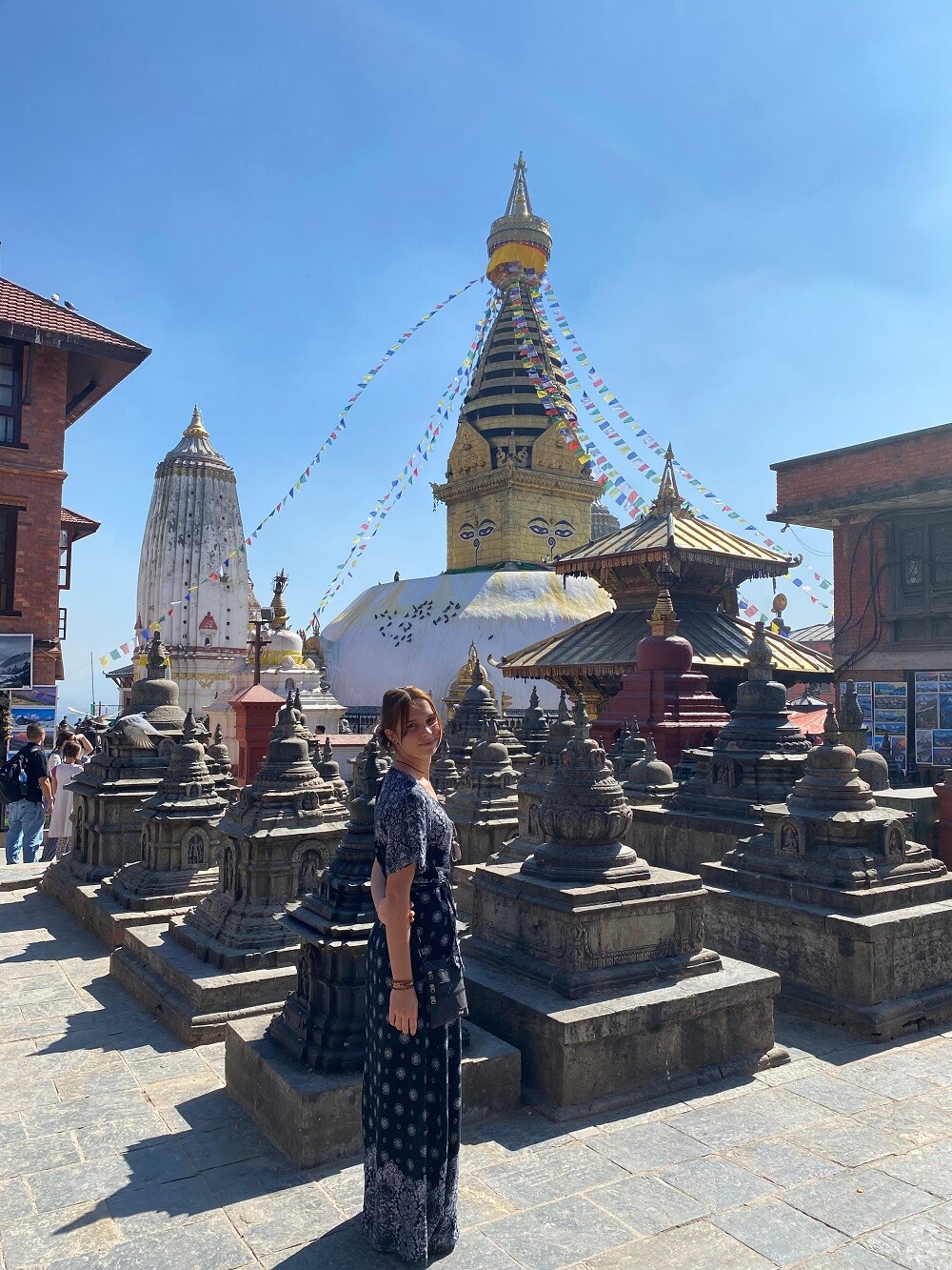 ugc-freiwilligenarbeit-Nepal Teaching_Renovation-Kloster-Samirac-Person-statue