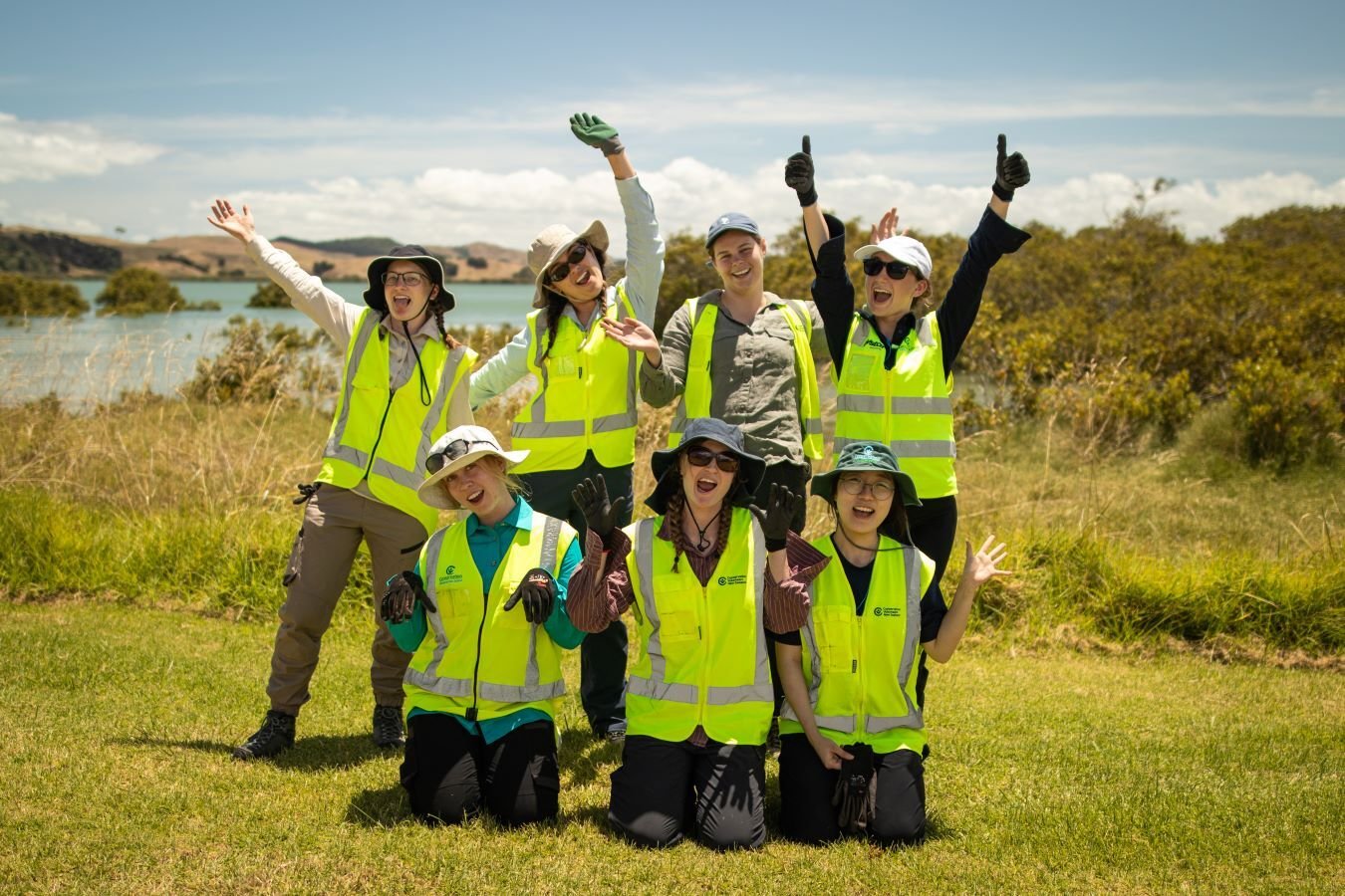 Volunteers am See beim Freiwilligenprojekt Umwelt- und Naturschutz in Neuseeland mit AIFS