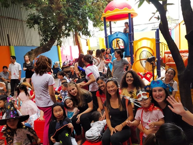 freiwilligenarbeit-vietnam-kindergarten-party