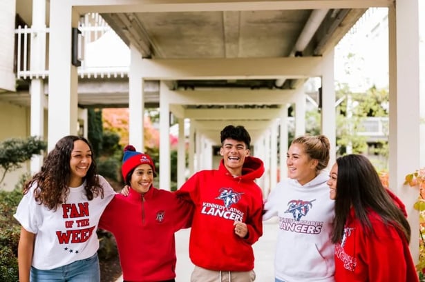 Schülerinnen und Schüler an der Kennedy Catholic High School in den USA