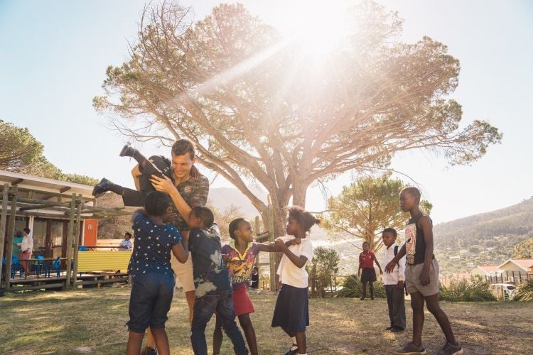 aifs-Freiwilligenarbeit_Südafrika-person-kinder