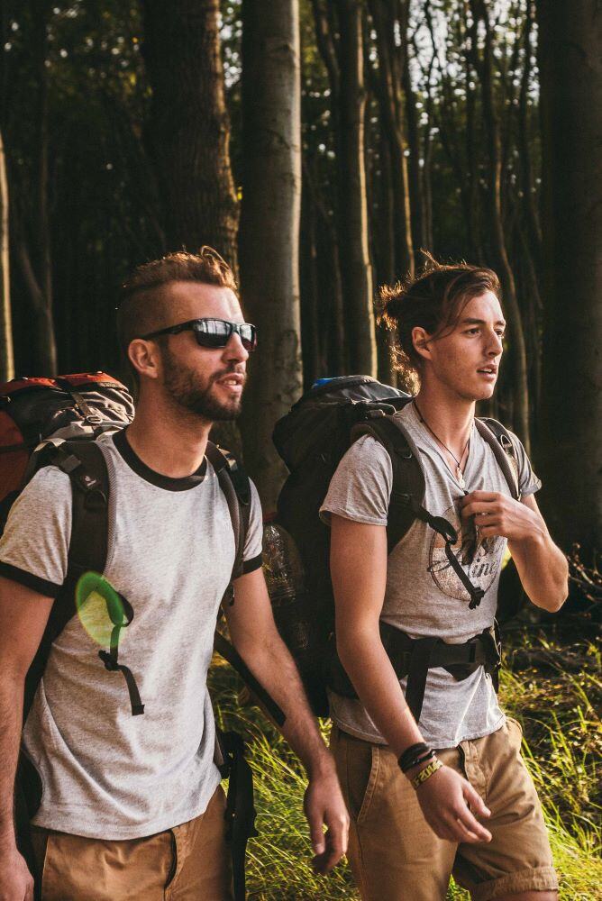aifs-work-and-travel-personen-rucksack-program-carousel-668x1000