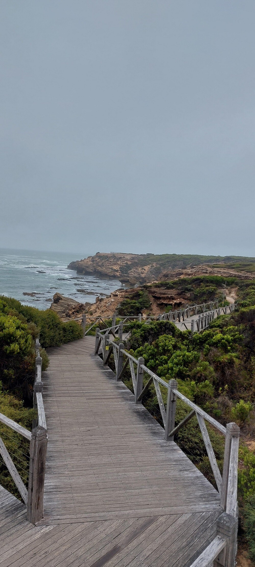 ugc-au-pair-australien-anna-marlynk-brücke-meer-küste
