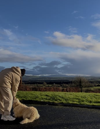 ugc-Farmwork-Irland-Selinas-person-Hund