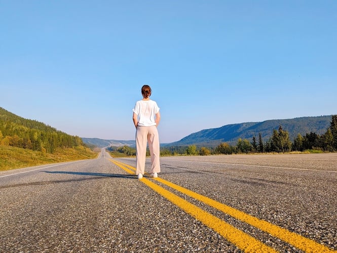 UGC-work and travel-kanada-leaf-Straße-Person