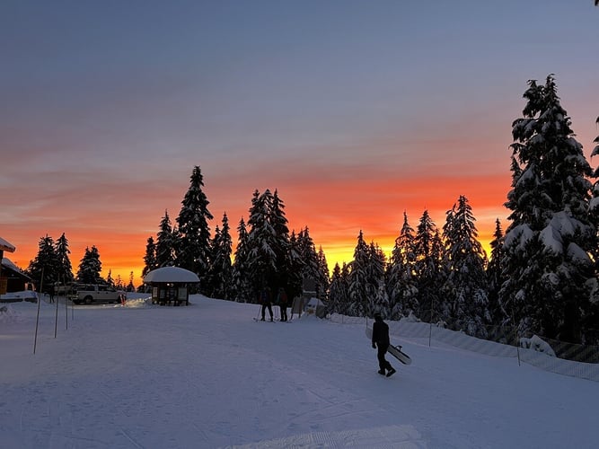 ugc-work and travel-kanada-levib-schnee-sonnenunergan