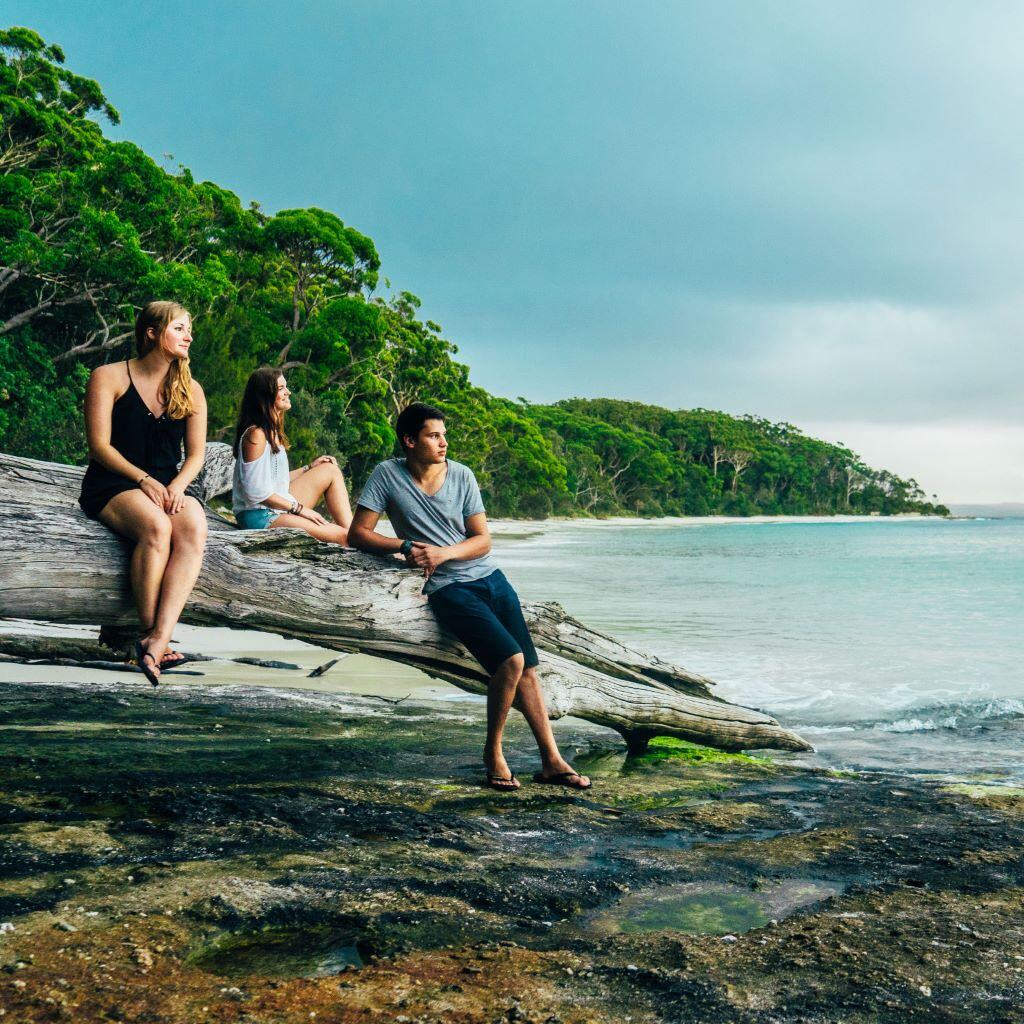 aifs-australien-reisen-personen-meer-strand-quadratisch-1024x1024