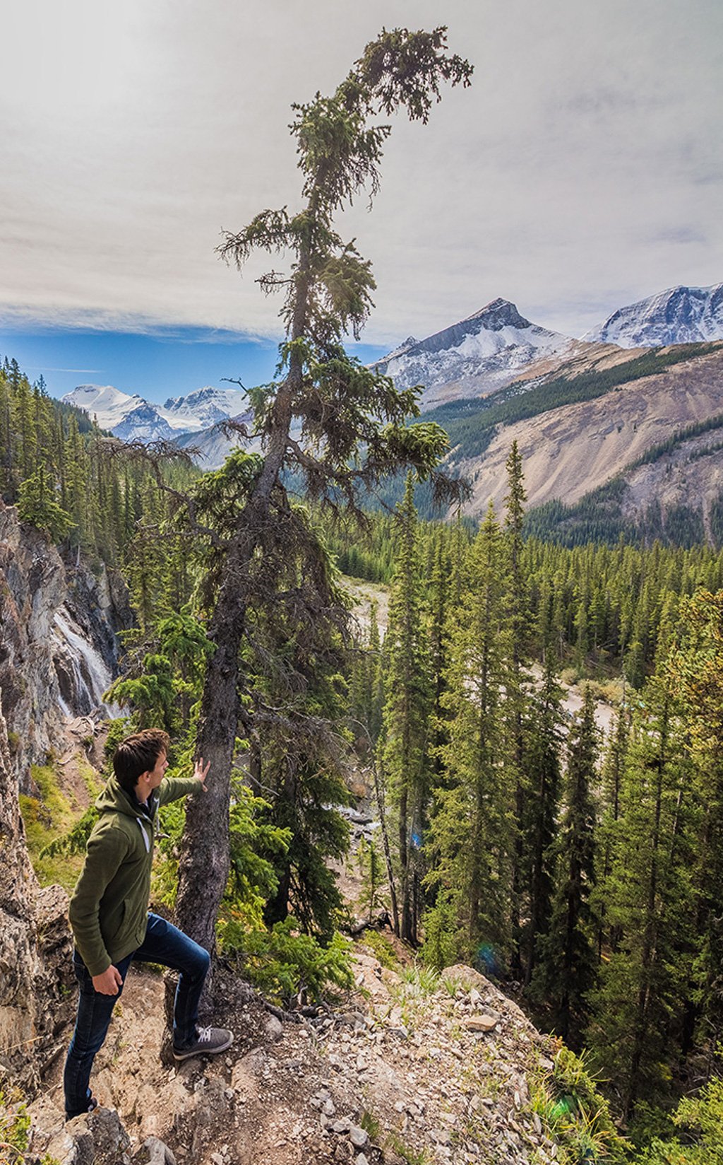 aifs-kanada-work-and-travel-person-natur-berge-quadratisch-1024x1024