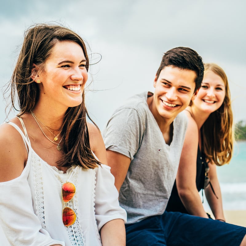 aifs-personen-freude-lachen-strand-meer