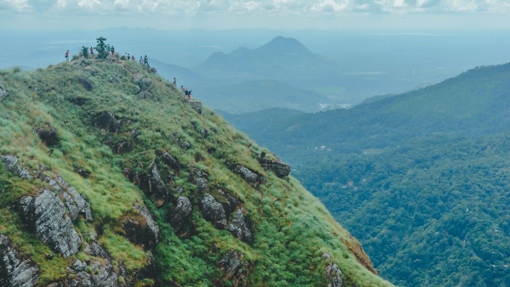 aifs-adventure-trip-sri-lanka-trekking-week-Mini Adam_s peack ella-partnerfotos