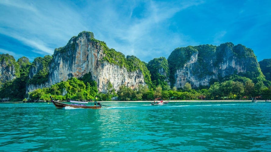 aifs-adventure-trip-thailand-phi-phi-islands-16-9