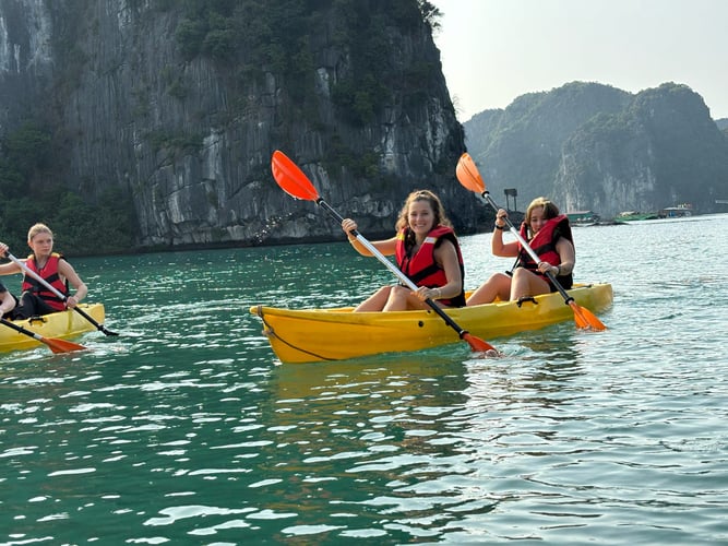 Adventure Trip mit AIFS in der Hanoi Bucht