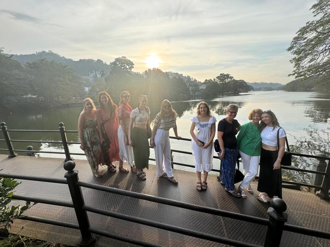 Gruppenfoto während der Culture Week in Sri Lanka mit AIFS