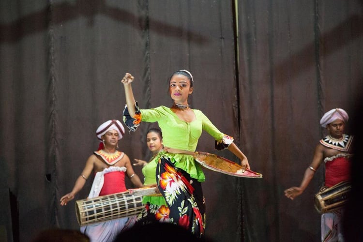 aifs-freiwilligenarbeit-adventure-trips-sri-lanka-culture-week-partnerfotos-tanz