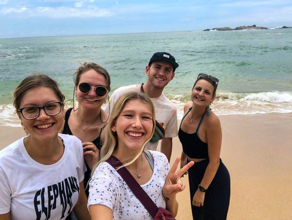 aifs-freiwilligenarbeit-adventure-trips-sri-lanka-turtle-week-gruppenfoto