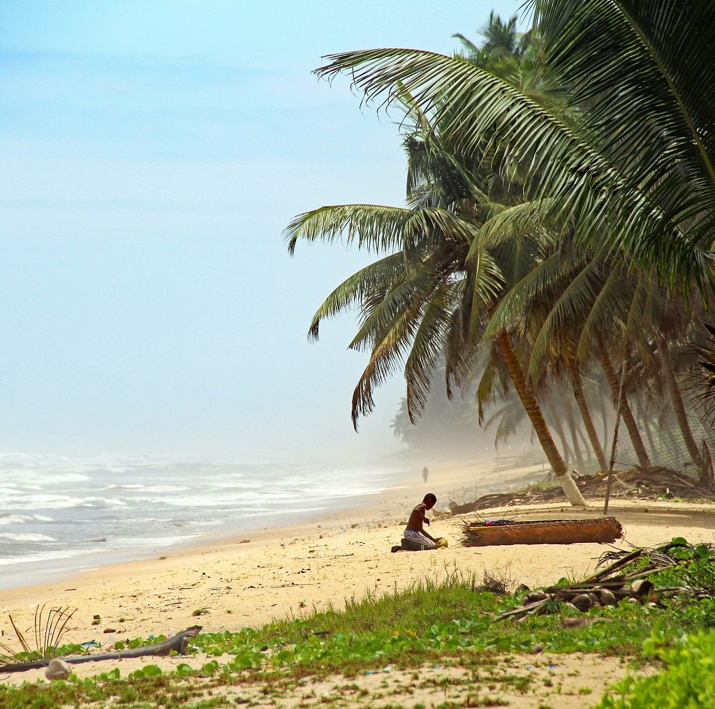 aifs-ghana-strand-person-1024x1024-quadratisch