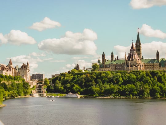 aifs-kanada-ottawa-parlamentshuegel-wasser-program-carousel-668x1000