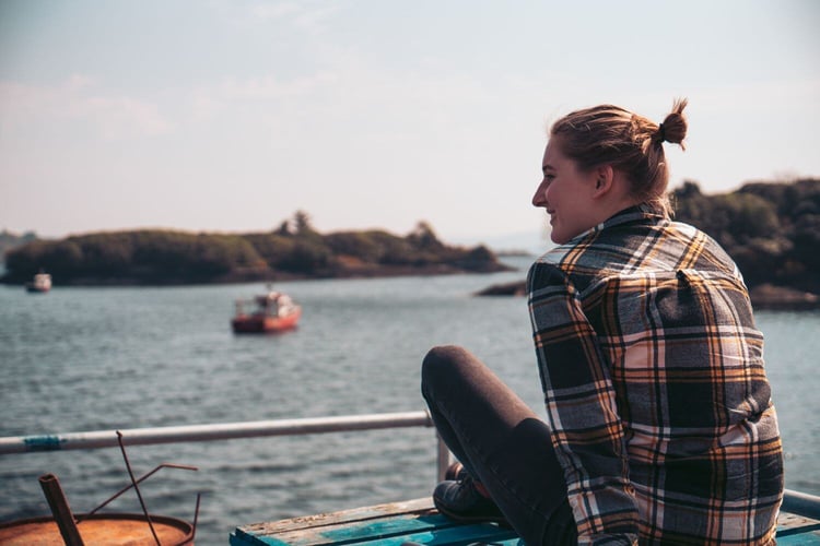 aifs-mischalorenz-schüleraustausch-irland-person-wasser
