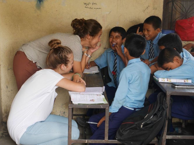 aifs-nepal-freiwilligenarbeit-teaching-personen-kinder-schule