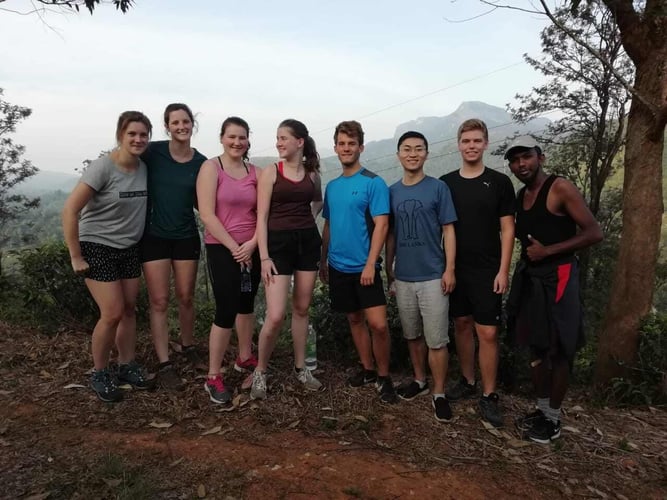 aifs-sri-lanka-trekking-week-partner-fotos-freiwilligenarbeit-adventure-trips-gruppe (2)