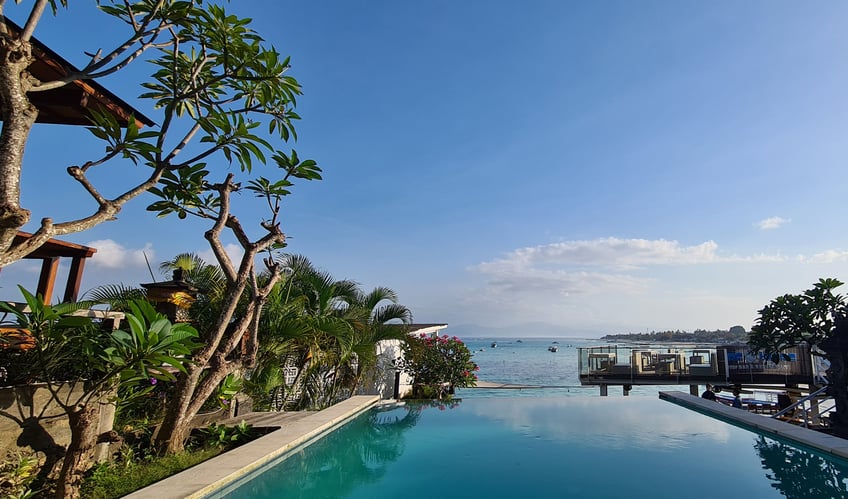 Paradiesischer Ausblick beim Surfcamp in Bali mit AIFS