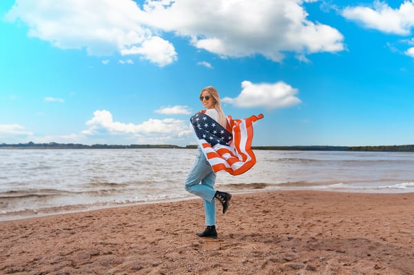 malu-au-par-usa-strand-flagge-header-3544x2362